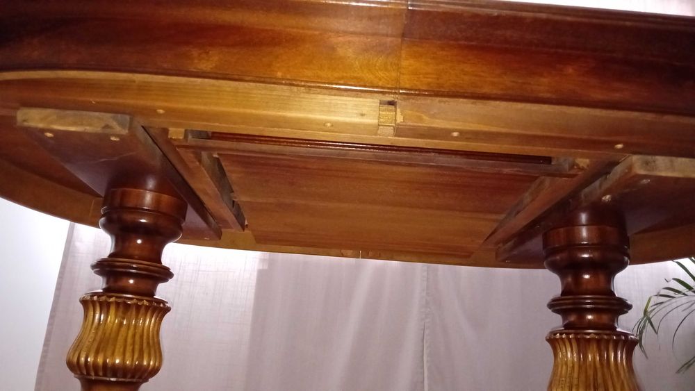 Mesa de Jantar Extensível em Madeira de Mogno com 8 Cadeiras c/ Assento em Palhinha