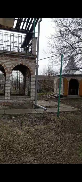 Продаж двоповерхового будинку