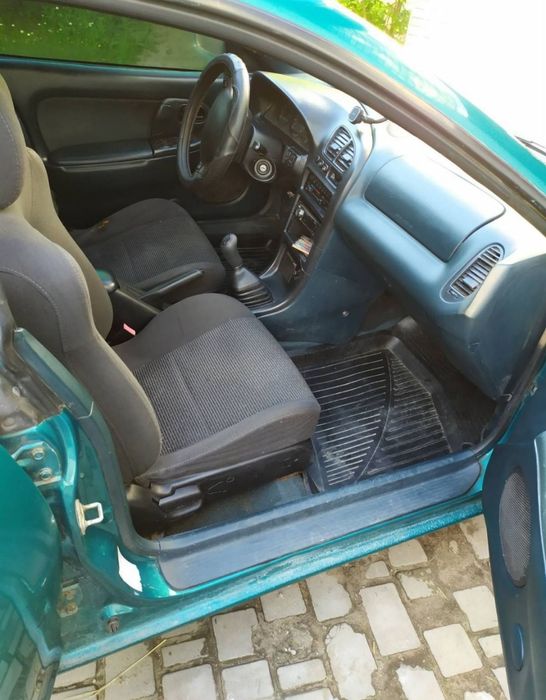 машина mazda 323