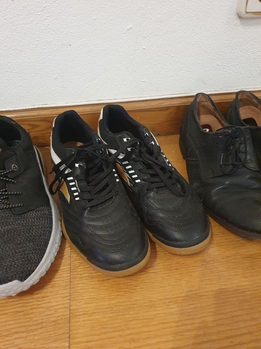 Sapatos e sapatilhas usados