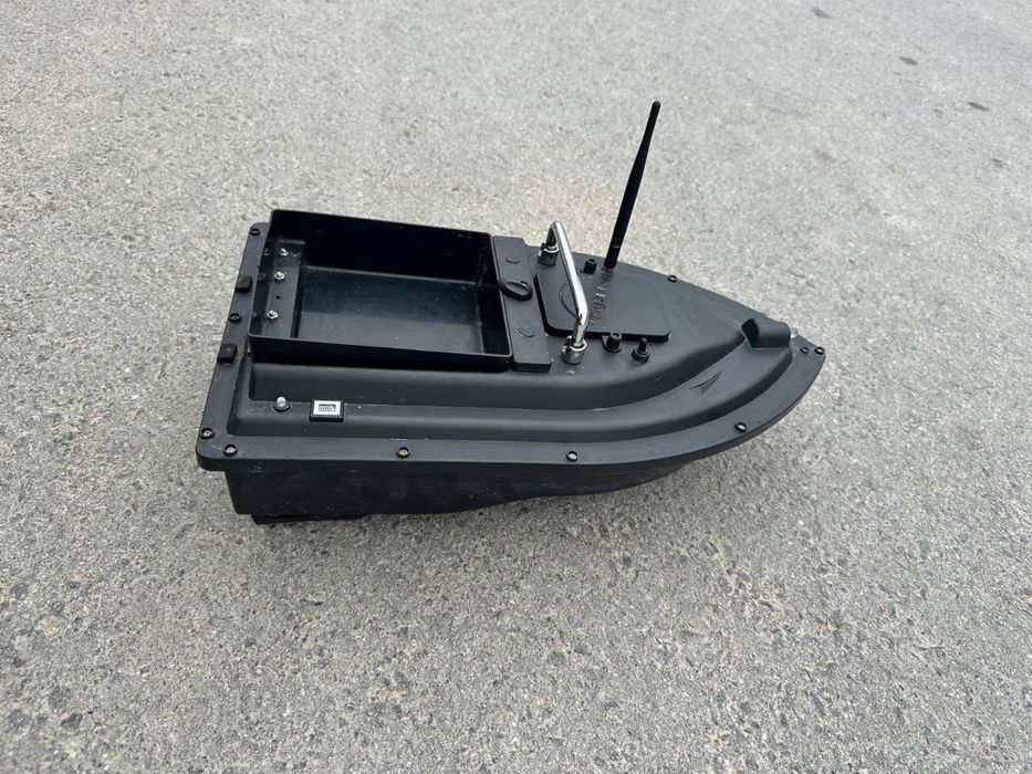 Кораблик для риболовлі JASPER GPS