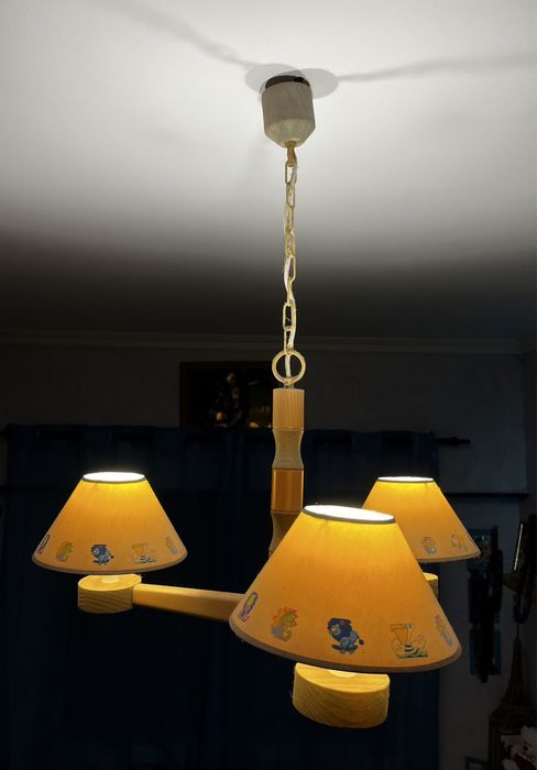Candeeiro para quarto de criança