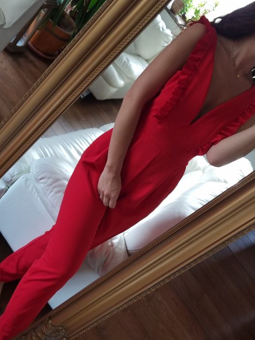 Nowy czerwony sexy kombinezon na ramiączkach z dekoltem WalG r. S