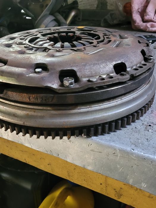 Sprzęgło tarcza docisk dwumasa komplet toyota Avensis t25 2.2D CAT