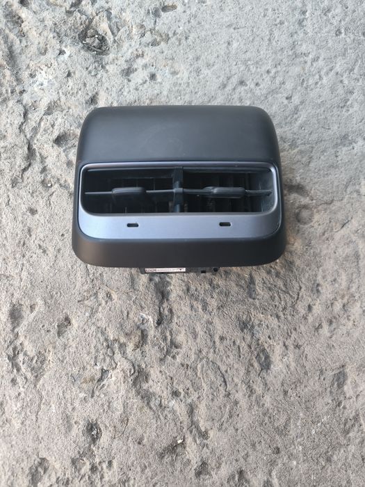 Воздуховод задній Тесла модел 3