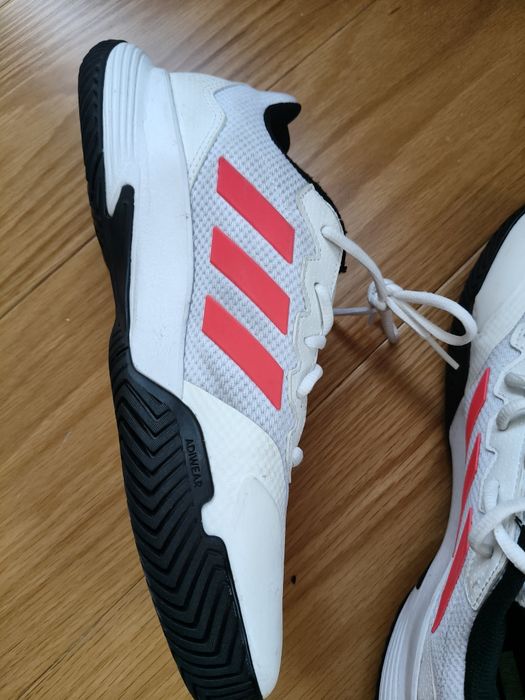 Tênis Adidas Gamecourt 2.0, tamanho 43 & 1/3, como novos pois deixaram de servir. Entrego em mão na zona do Parque das Nações  ou Benfica.