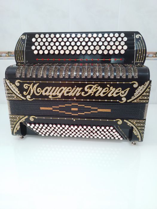 Acordeon/Acordeão    Maugein Freres  3+3 nos bxs