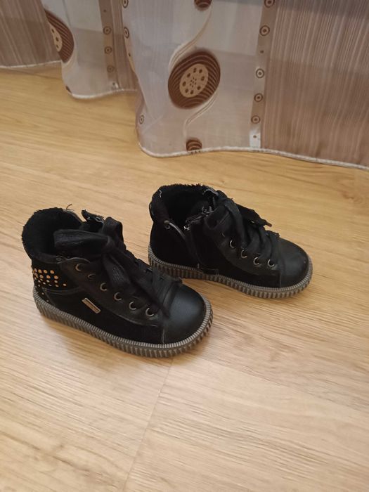 Дитяче взуття для дівчинки