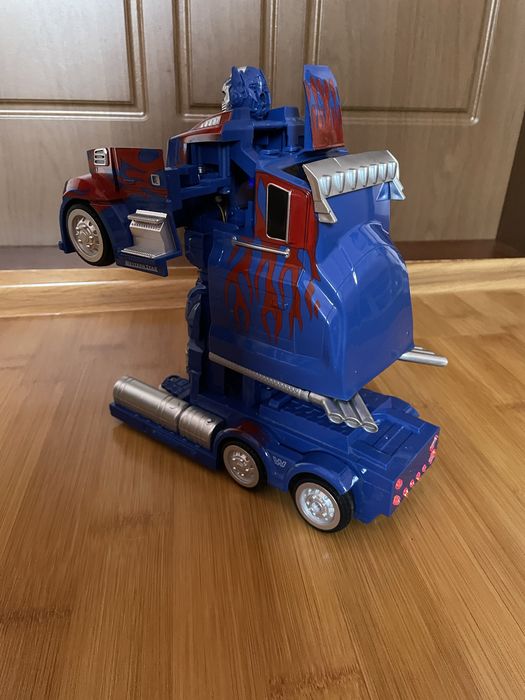 Трансформер на радіокеруванні Optimus Prime Hasbro