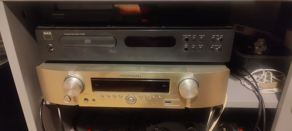 Amplituner Marantz Odtwarzacz CD Nad kolumny T&A i odtwarzacz Blu-ray Panasonic
