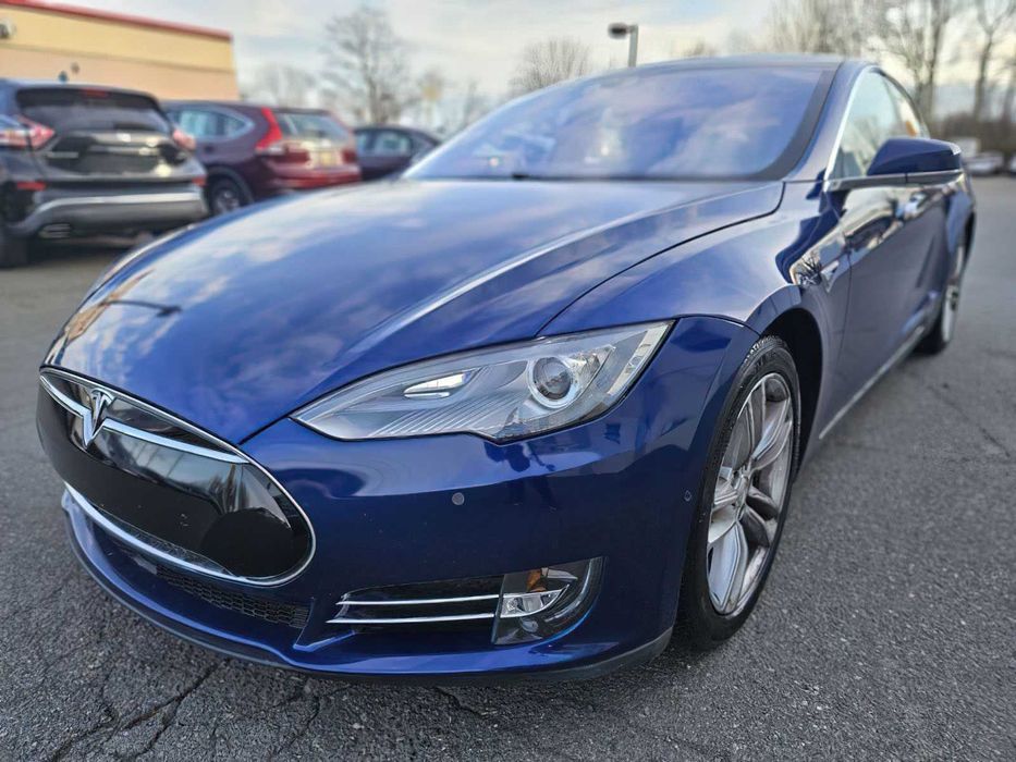 Tesla Model S 90D      2015