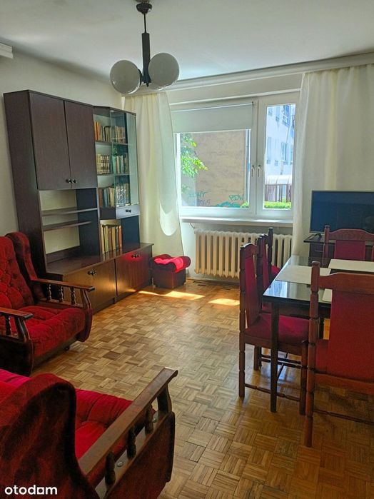 Mieszkanie 3-pokojowe na parterze.