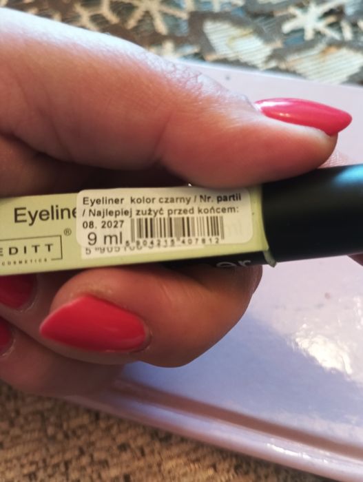 Eyeliner nowy czarny