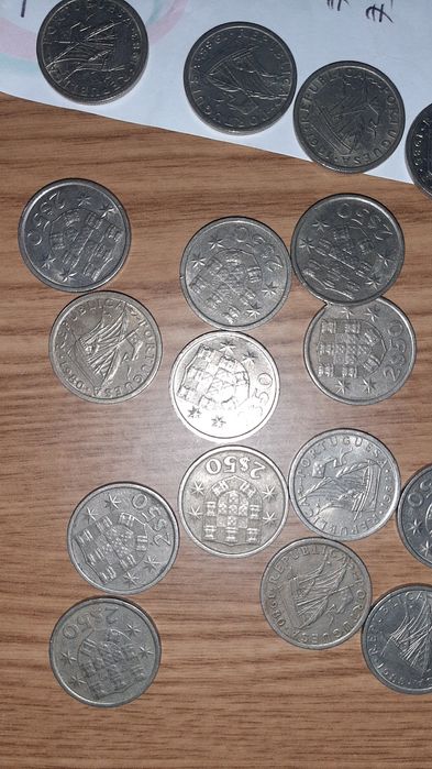 Conjunto de 200 moedas antigas de 2$50