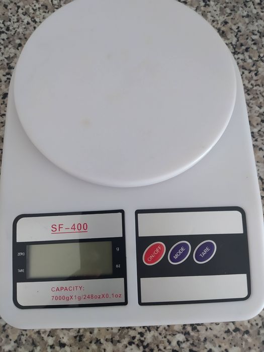 ferro de engomar vertical, varinha mágica, balança, batedeira