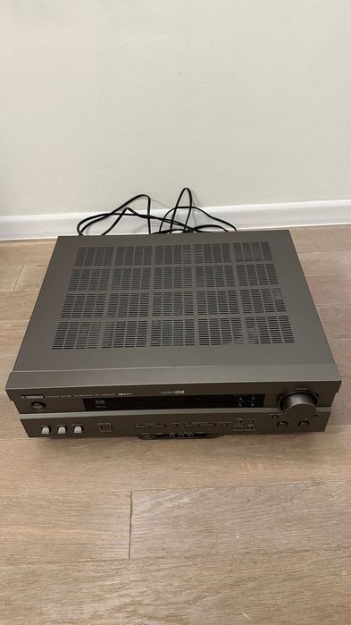 Yamaha RX-V520RDS – sprawny amplituner 5.1 + zasilacz, kable i pilot