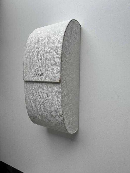 Сонцезахисні окуляри prada