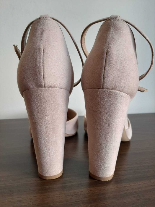 Sapatos de salto alto ALDO