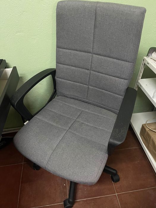 Conjunto secretária e cadeira