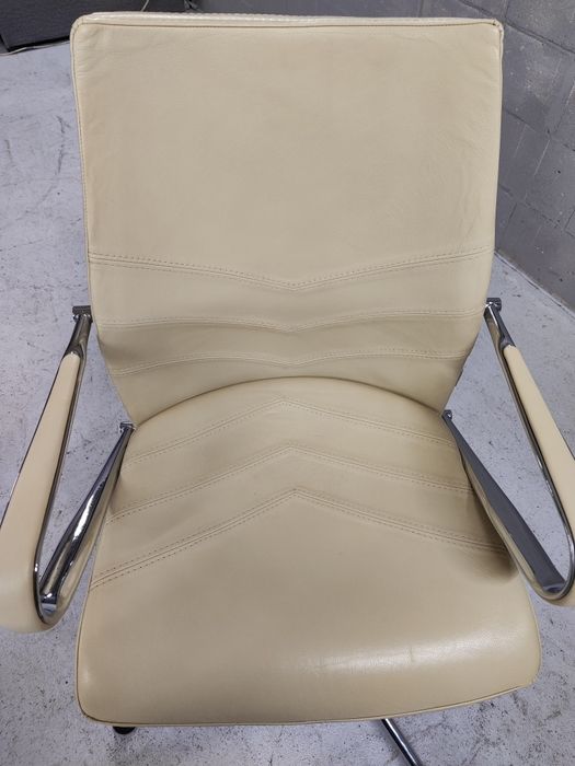 Крісло офісне. Шкіра     .