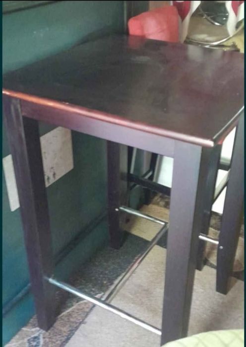 Stół barowy plus dwa hokery