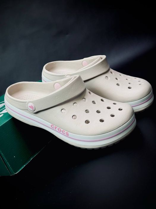 Жіночі крокси сабо Crocs 36–41 молочні з рожевою смужкою женские крокси сабо  новинка 2026 популярная модель молодежные тапочки для пляжа