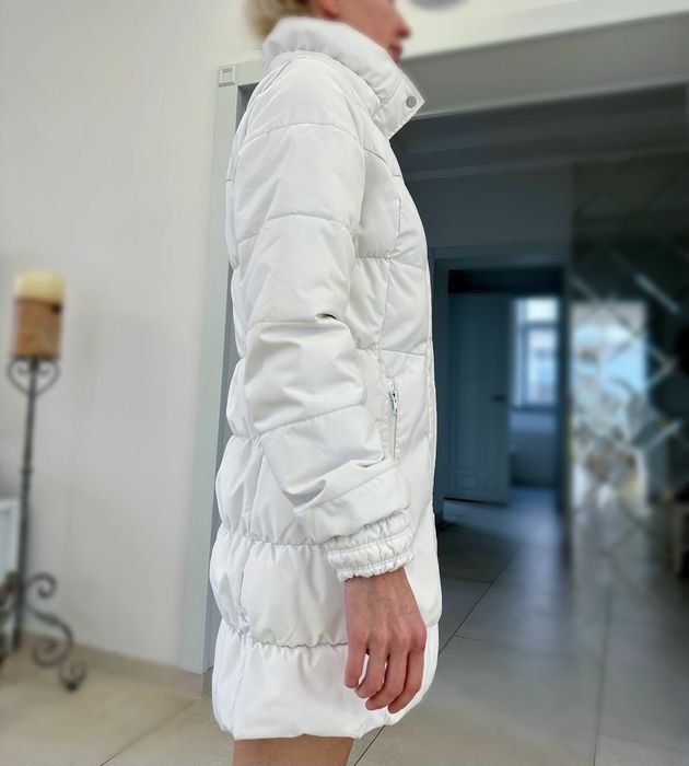 Продам женское зимнее полупальто Heilly Hansen.