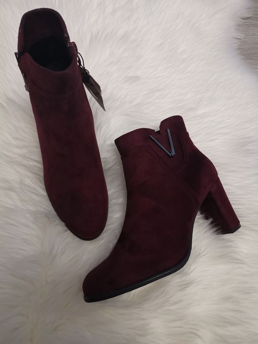 Botki w bordowym kolorze
