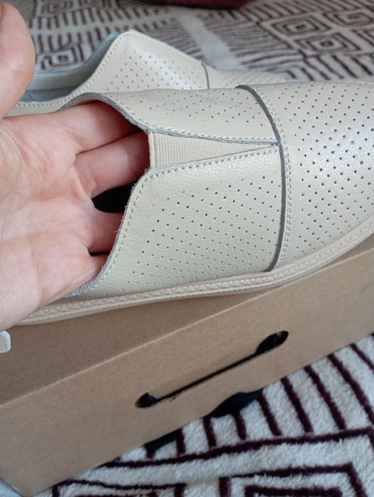 Нові шкіряні сліпони