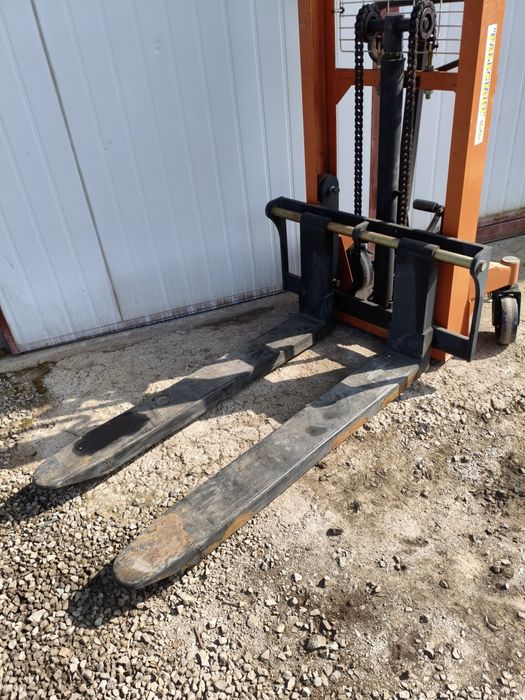 Wózek paletowy wysokiego podnoszenia Paleciak masztowy do 2 ton