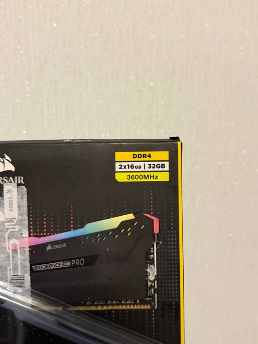 Corsair DDR4 2×16 GB 3600 МГц RGB !