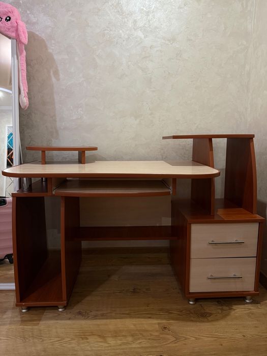 Компʼютерний стіл , стіл для навчання