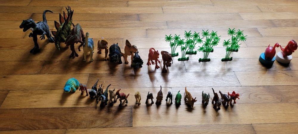 Zestaw 29 dinozaurów + rośliny