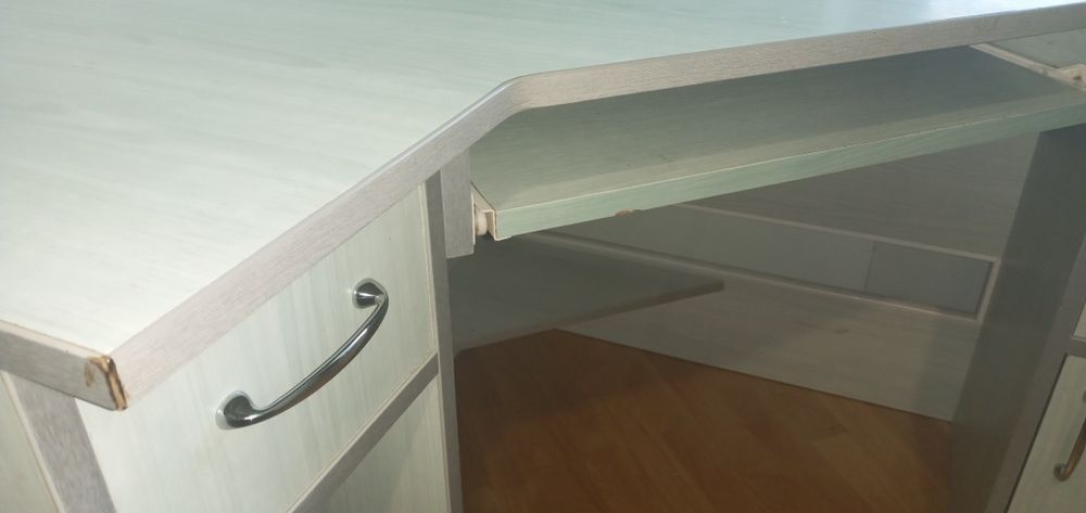 Письмовий стіл кутовий