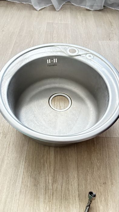 Мойка кухонная + кран в подарок