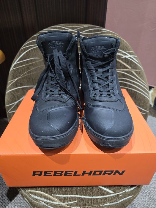 Rebelhorn spike black