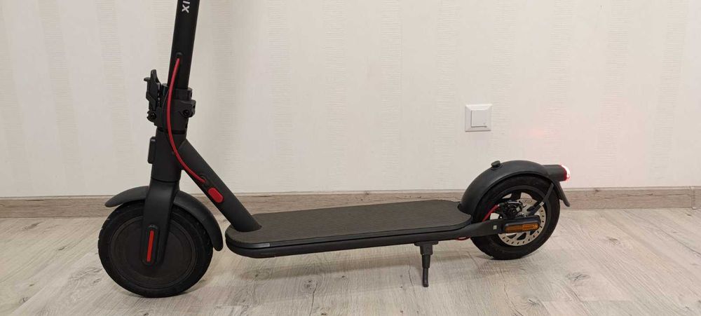 Електросамокат Xiaomi Electric Scooter 4