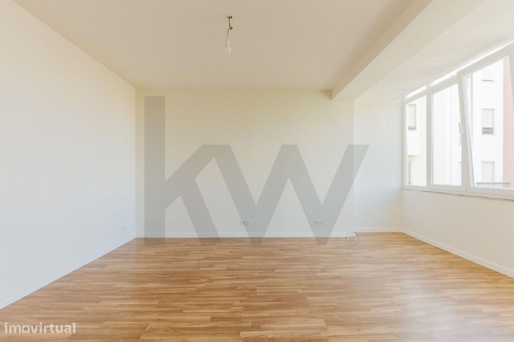 Apartamento T3 Remodelado em Benfica – Av. Gomes Pereira