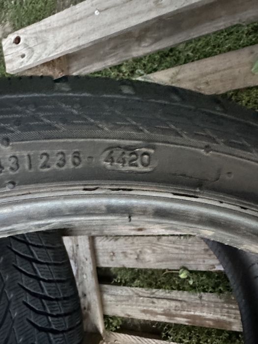 Шини зима 225/40 R19 Nokian резина майже нова