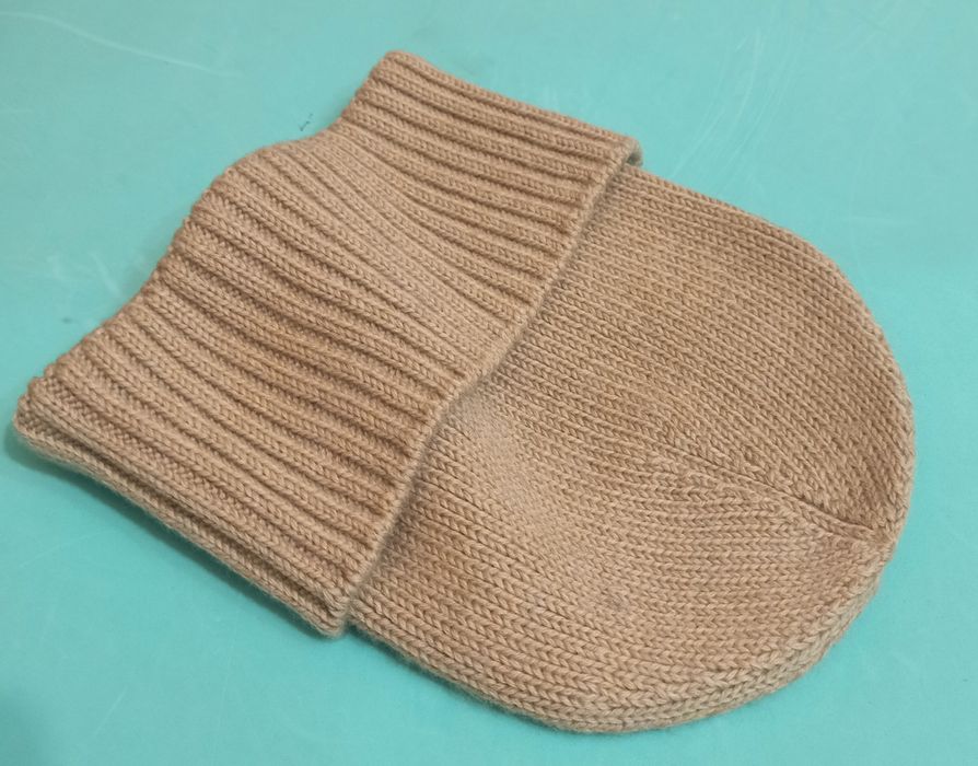 Стильна шапка с кашеміром