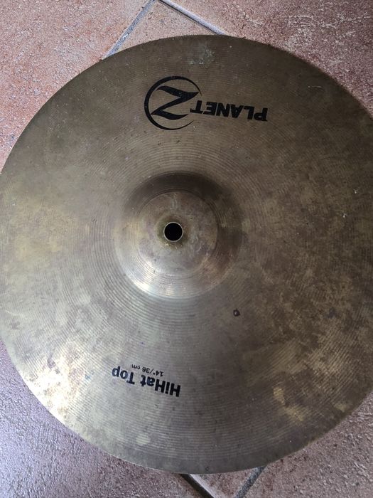 Pratos de bateria Zildjian Planet Z. Prato de choques e ride/crash