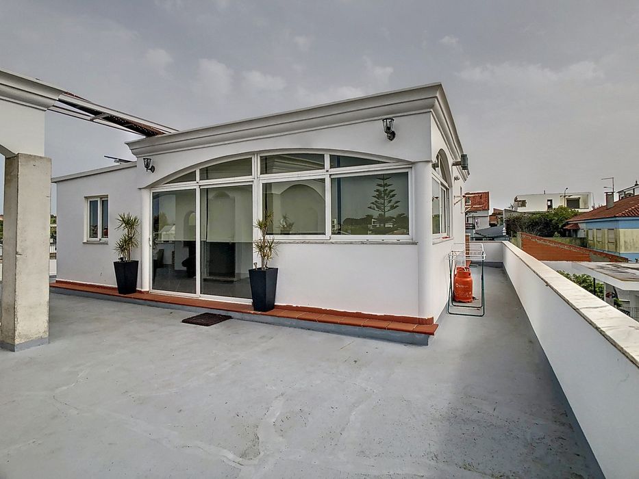 Apartamento T1 mobilado.