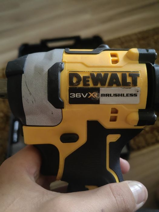 Гайкокрут-Гайковёрт DeWALT