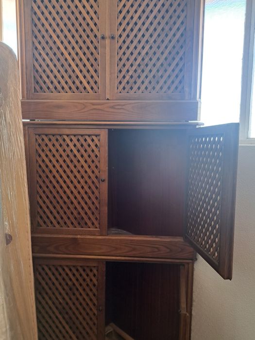 Móveis de madeira de canto