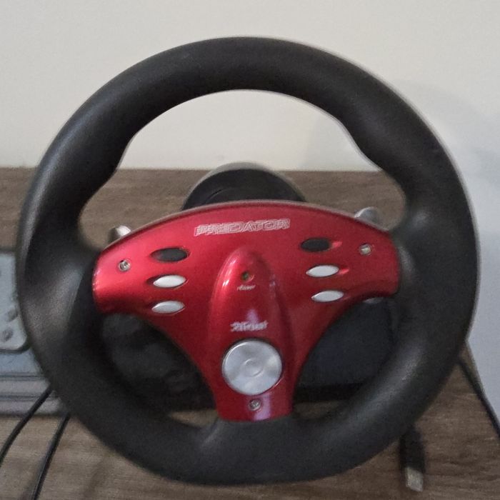 Ігрове кермо Trust Predator з педалями (б/у)