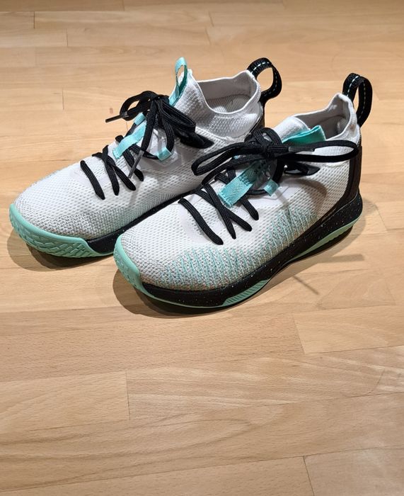 Buty sportowe na halę