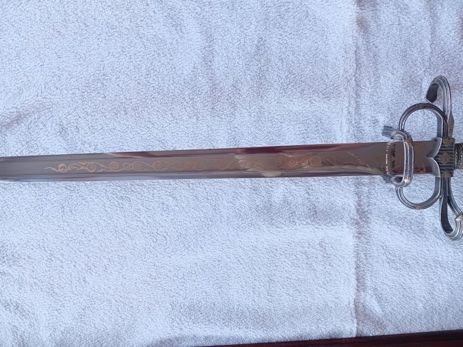 Réplica "OFICIAL" Espada Imperador Carlos V (Toledo) com factura original de 2001. Estado "MINT".