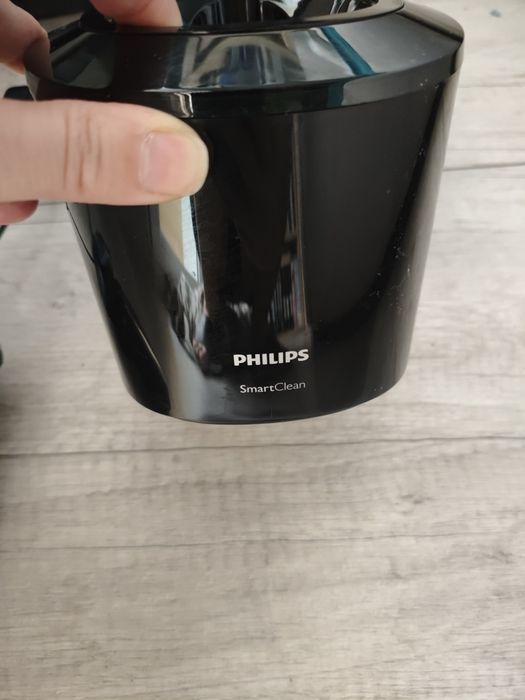 Golarka Philips ze stacją