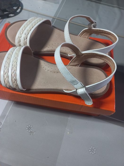 Sandálias de menina