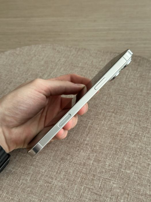 Продам IPhone 16 pro max білий